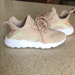 Nike Huarache - Size 7. Light pink.